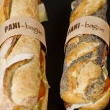 Baguette et sandwich aux graines avec bague en bois personnalisée